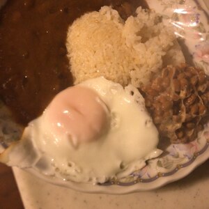 カレーリメイク☆目玉焼きと納豆カレー